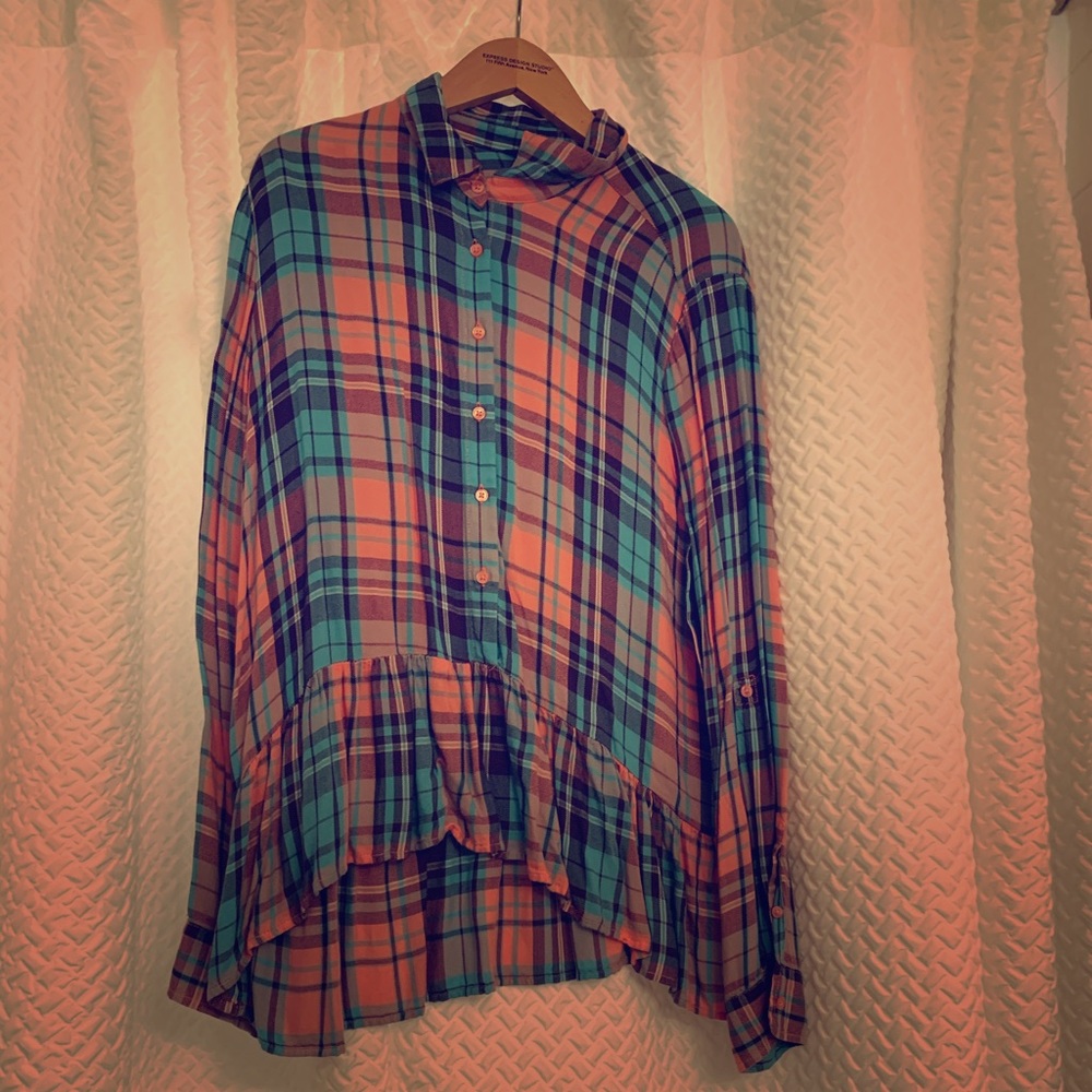 Flannel pattern peplum button up shirt 👚